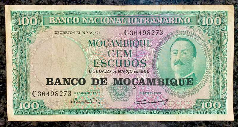 MOZAMBIQUE 100 ESCUDOS 1961 ULTRAMARINO