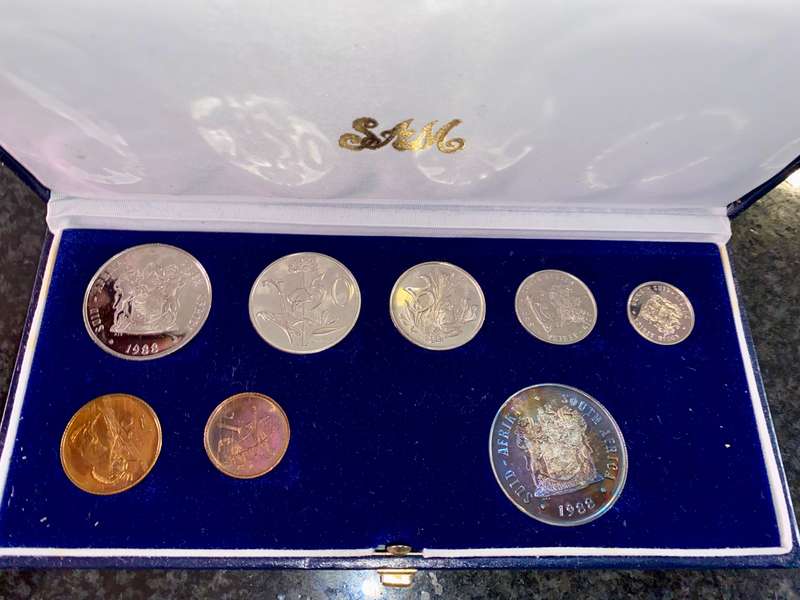 South Africa Proof set silver R1 to 1 cent with extra nickel R1 - 1988 blue SA mint box + box cover