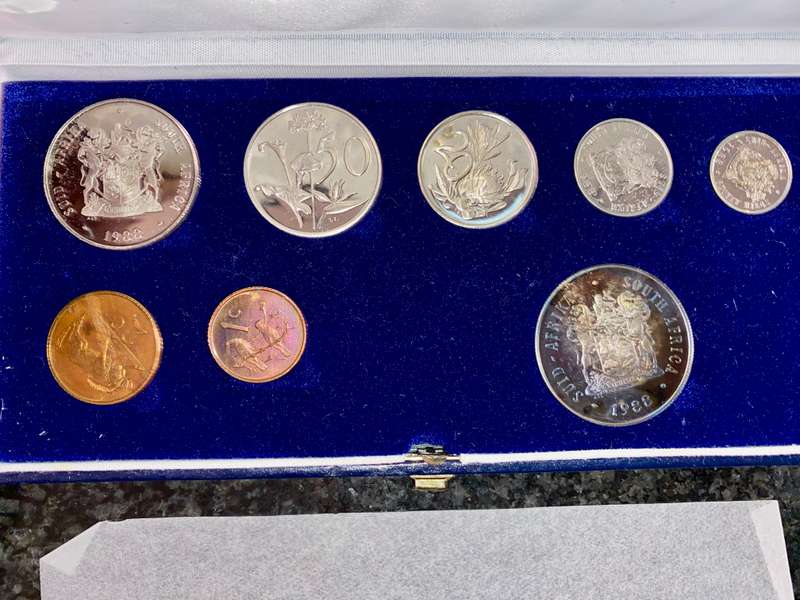 South Africa Proof set silver R1 to 1 cent with extra nickel R1 - 1988 blue SA mint box + box cover