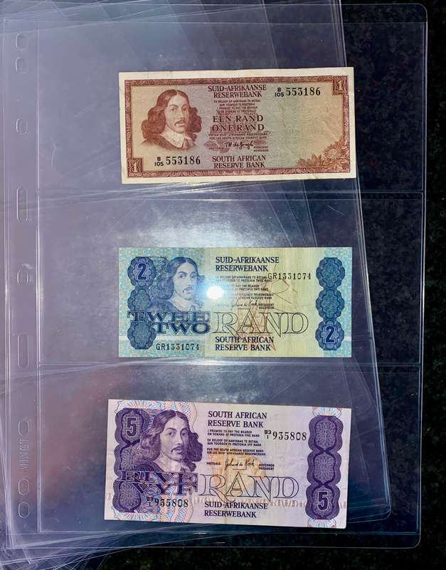 Banknote Hard Plastic Sleeves - 3 Pocket sleeve (1 bid takes all 10 sleeves) banknotes included