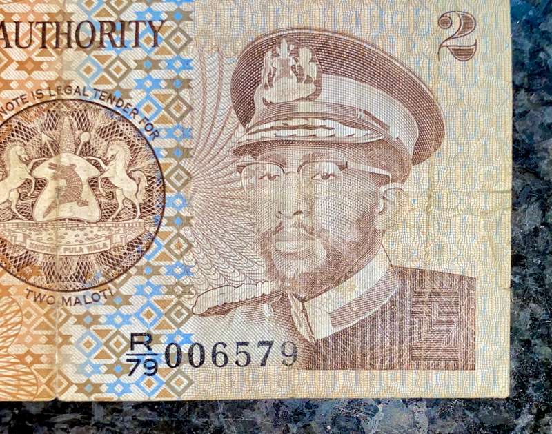Lesotho Error Note 2 maloti 1981 missing shoulder lapel