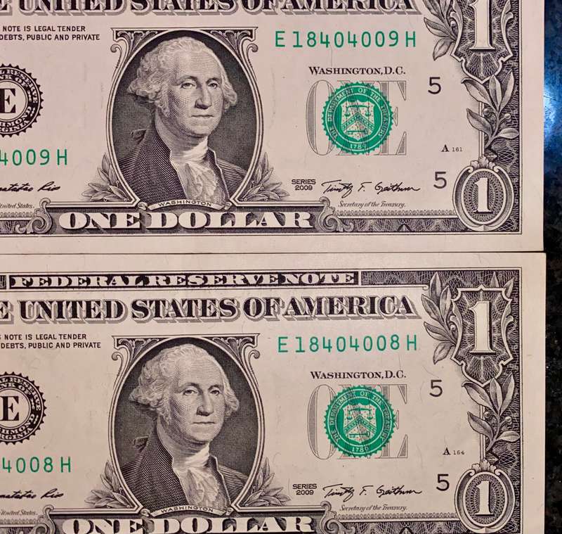 USA 1 dollar in seq E18404008-009 Richmond Federal Reserve 2009 (1 bid takes all)
