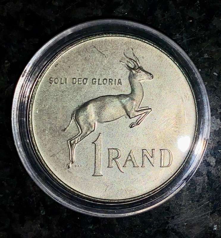 South Africa. silver R1 -- 1975 unc in capsule