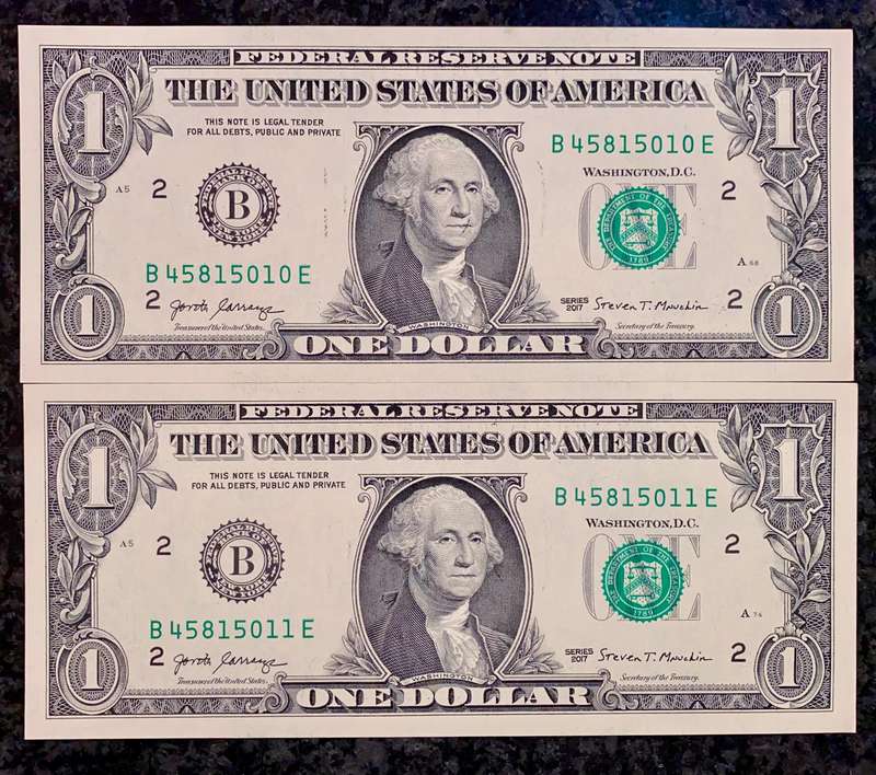 USA 1 dollar in seq B45815010-011 New York Federal Reserve 2017 unc (1 bid takes all)