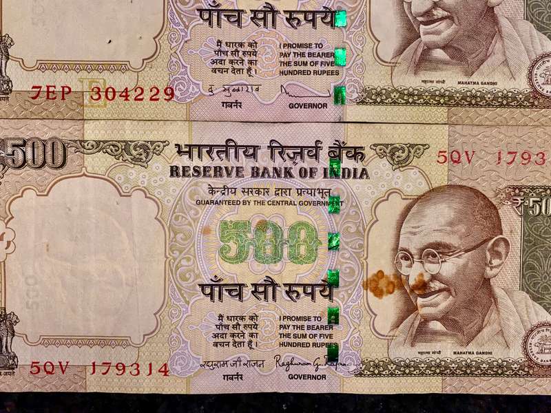 INDIA SET 500 RUPEE TWO DIFFERENT SIGNATURES MAHATMA GANDHI (1 BID TAKES ALL)