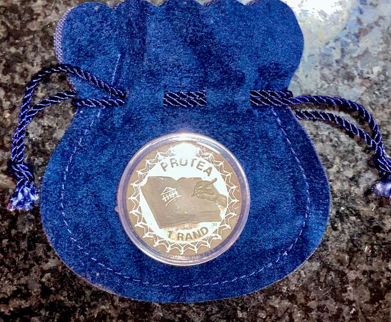 SOUTH AFRICA PROOF/UNC SILVER R1 -- 1996 COMES IN SA MINT POUCH & CAPSULE