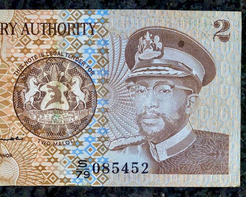 Lesotho Error Note 2 maloti 1981 missing shoulder lapel