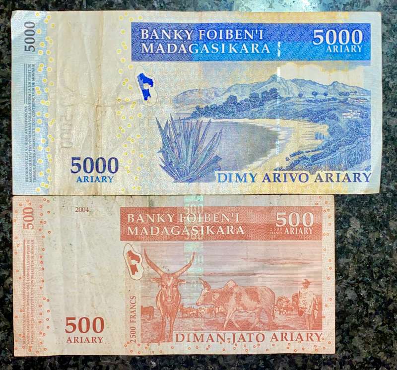 MADAGASCAR SET 5000 AVIARY/FRANC & 500 FRANCS 2004(1 BID TAKES ALL)