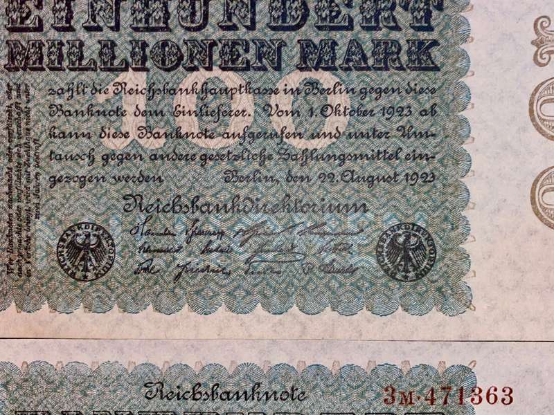 Germany. 100 million mark close sequence 471363 & 471361 AUNC 1923 (1 bid takes all)