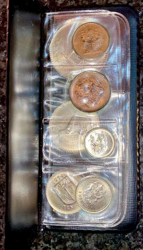 Rhodesia unc set 25 cent to 1/2 cent 1975 in coin holder
