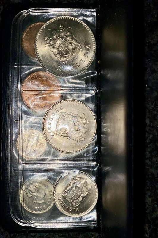 Rhodesia unc set 25 cent to 1/2 cent 1975 in coin holder