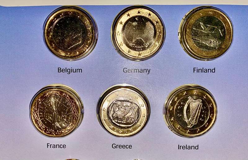 Euro Set - 12 Official countries - 1 Euro 2002 Unc in folder + original packaging