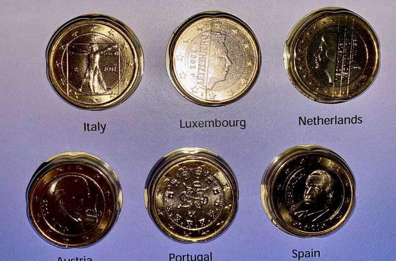 Euro Set - 12 Official countries - 1 Euro 2002 Unc in folder + original packaging
