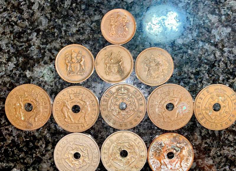 Rhodesia/Nyasaland & Southern Rhodesia lot (1 bid takes all)