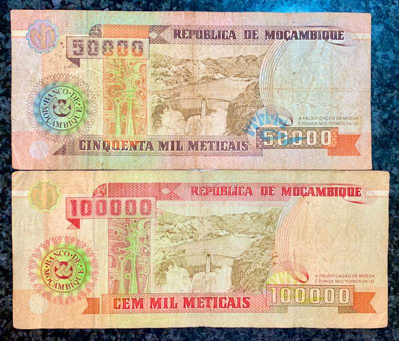 MOZAMBIQUE SET 100000 METICAIS & 50000 METICAIS 1993(1 BID TAKES ALL)