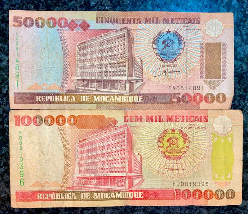 MOZAMBIQUE SET 100000 METICAIS & 50000 METICAIS 1993(1 BID TAKES ALL)