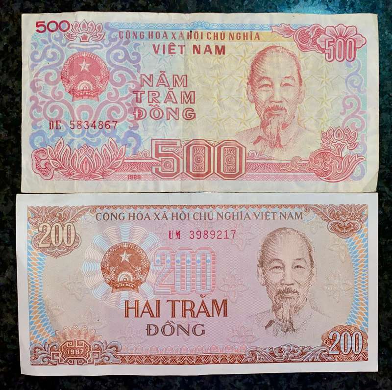 VIETNAM SET 500 DONG 1988 & 200 DONG 1987 (1 BID TAKES ALL)