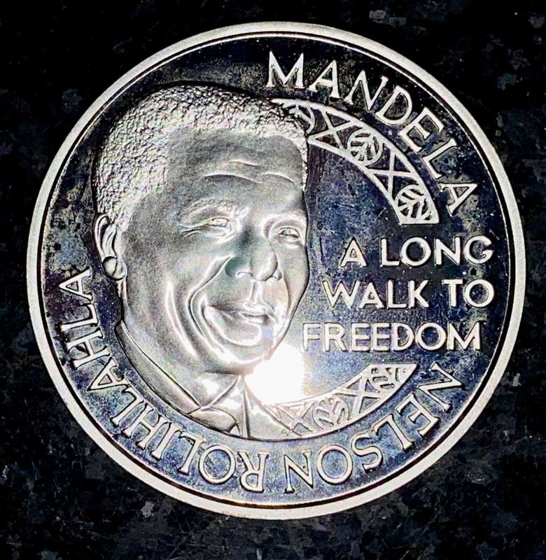 NELSON MANDELA STERLING SILVER 1OZ - A LONG WALK TO FREEDOM IN CAPSULE