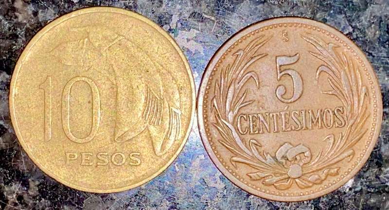 URUGUAY SET 5 CENTESIMOS 1944 WW2 & 10 CENTESIMOS 1968 (1 BID TAKES ALL)