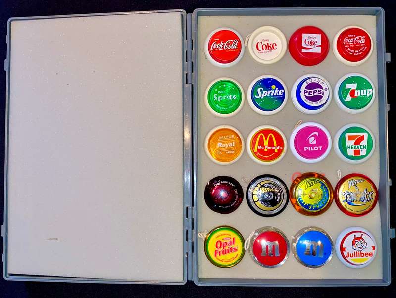 VINTAGE YO-YO COLLECTION 20 DIFFERENT YO-YO'S DIFFERENT BRANDS AND MAKES IN CASE