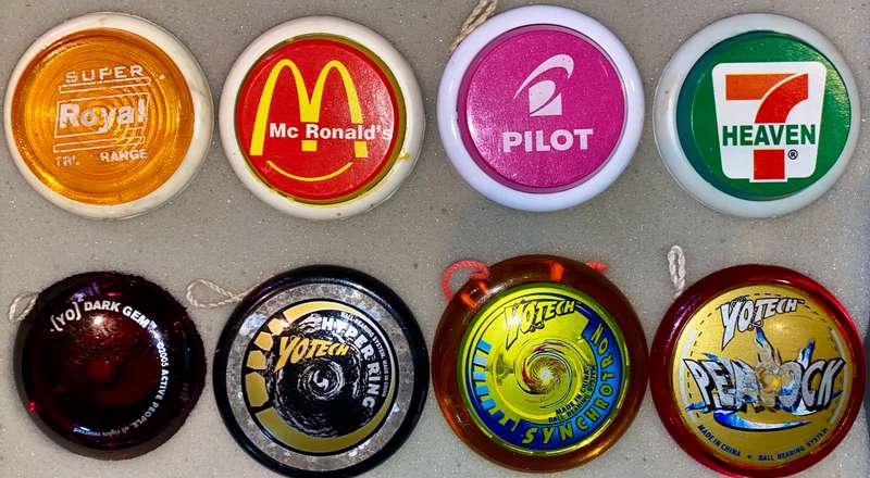VINTAGE YO-YO COLLECTION 20 DIFFERENT YO-YO'S DIFFERENT BRANDS AND MAKES IN CASE