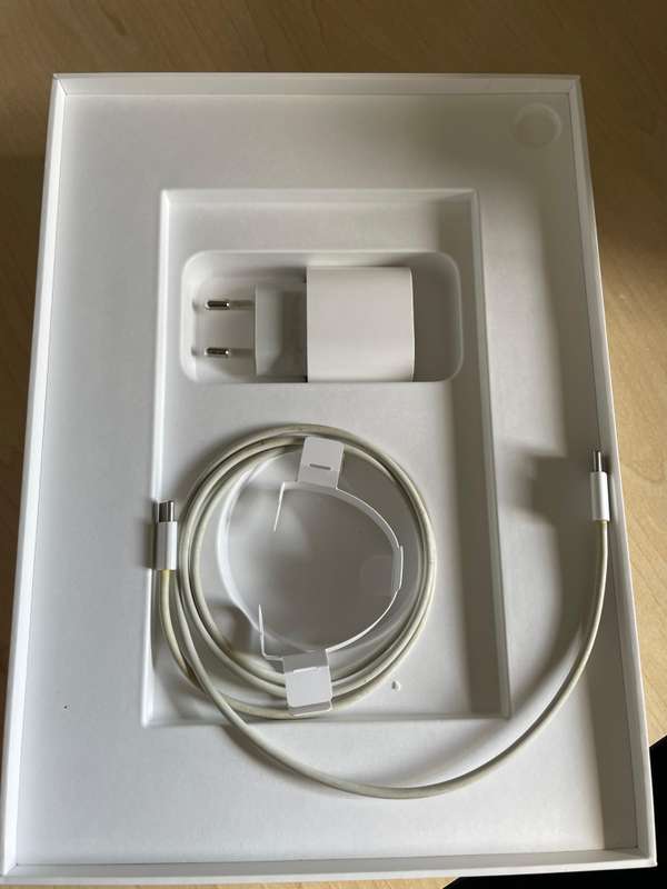 iPad Air (10.9-inch, 2020, 4th Generation) 64GB Wi-Fi + Pencil