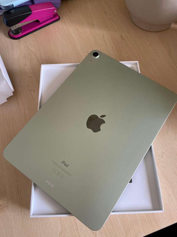 iPad Air (10.9-inch, 2020, 4th Generation) 64GB Wi-Fi + Pencil
