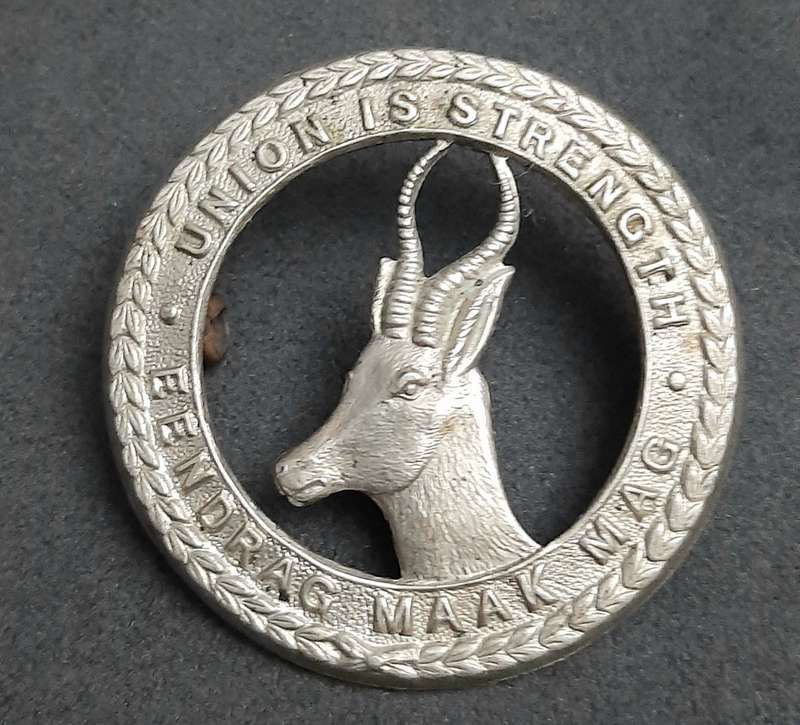 **WW2: UDF White Metal General Service Cap Badge #2 (Lugs).**