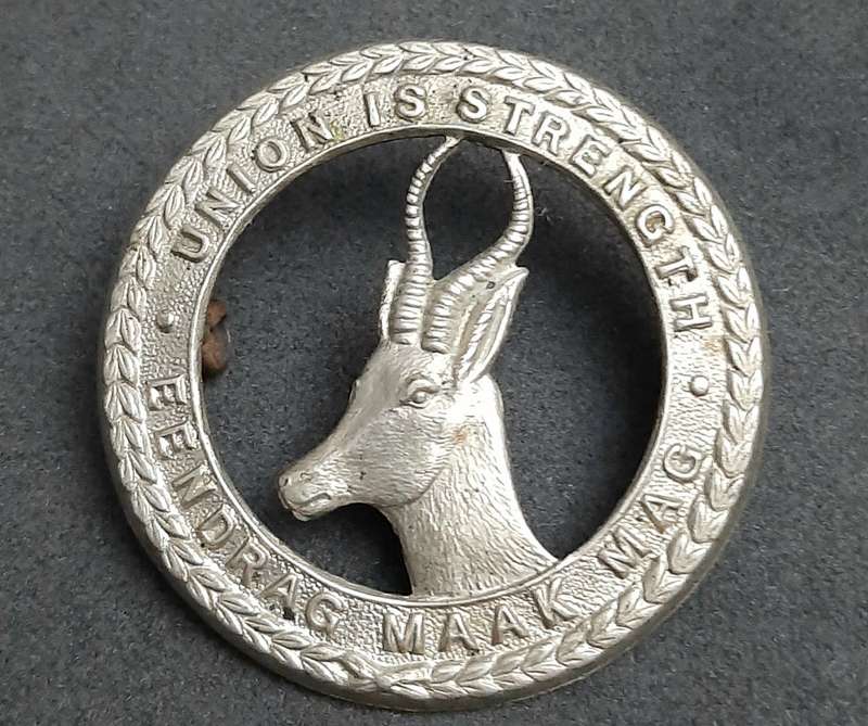 **WW2: UDF White Metal General Service Cap Badge #2 (Lugs).**