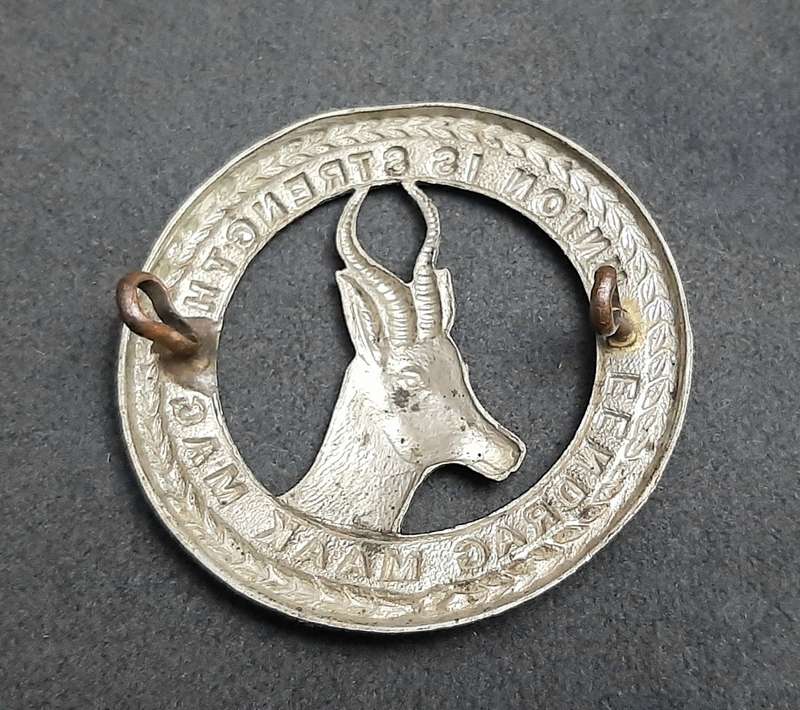 **WW2: UDF White Metal General Service Cap Badge #2 (Lugs).**