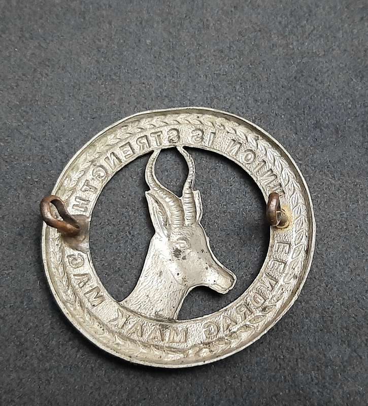 **WW2: UDF White Metal General Service Cap Badge #2 (Lugs).**