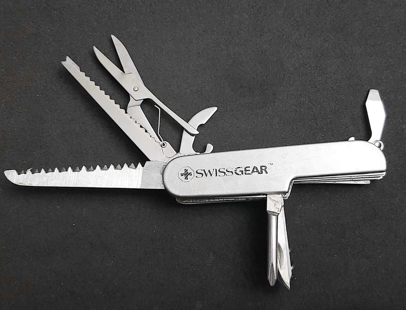 Lot: Swiss Gear & Generic Pocket Knives x2 (Multifunction)