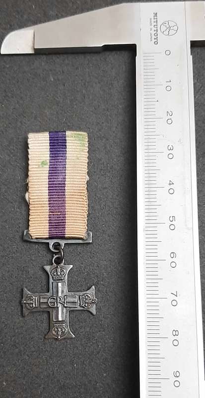 **RARE: WW1 .925 Silver Military Cross Miniature Medal w/ Ribbon.**