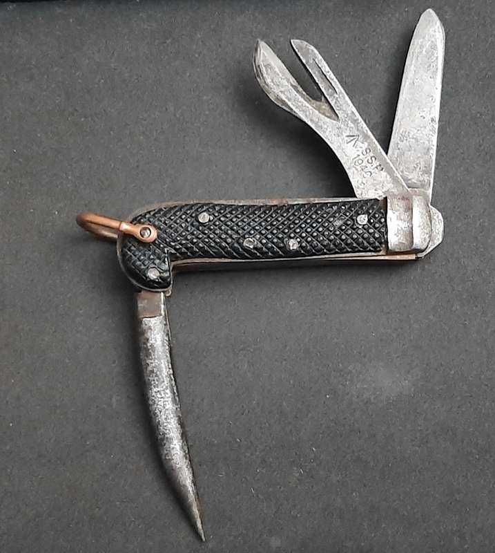 **WW2 : British Army/ Rhodesian Jack Knife w/ Bexoid Grips (1940)**