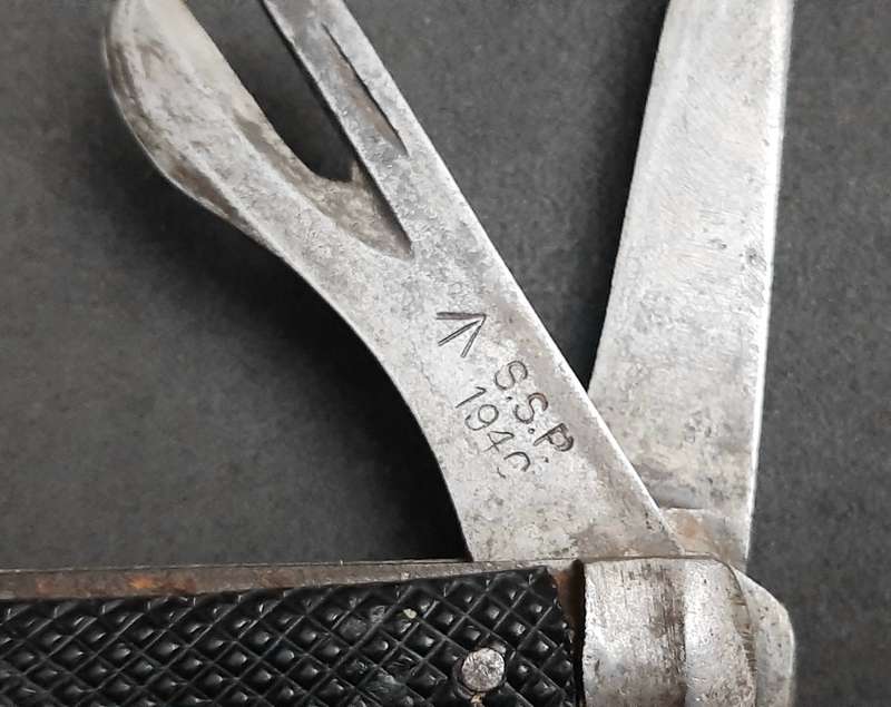 **WW2 : British Army/ Rhodesian Jack Knife w/ Bexoid Grips (1940)**