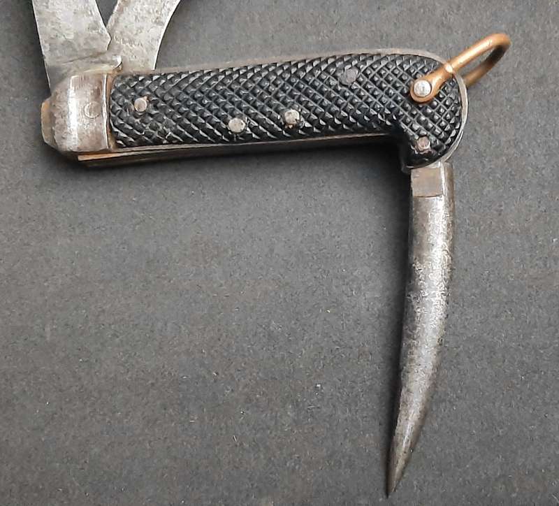 **WW2 : British Army/ Rhodesian Jack Knife w/ Bexoid Grips (1940)**