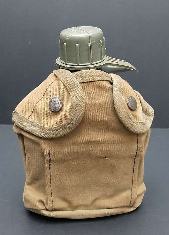 **Border War : 1980s SWAPOL Patt.70 Webbing Canteen Cover w/ Waterbottle (No Cup).**
