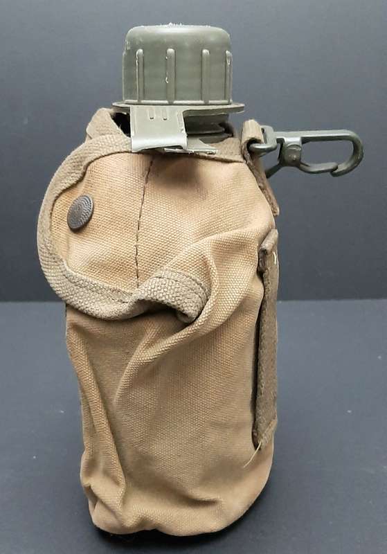 **Border War : 1980s SWAPOL Patt.70 Webbing Canteen Cover w/ Waterbottle (No Cup).**