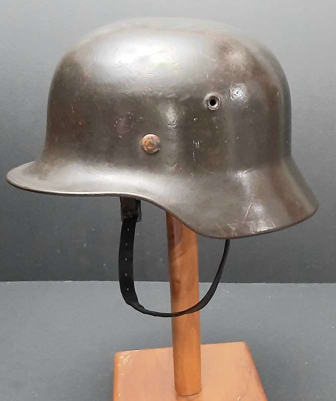 **RARE: WW2 German M40 'Polizei Div.' Steel Helmet w/ Liner & Strap (Fulda).**