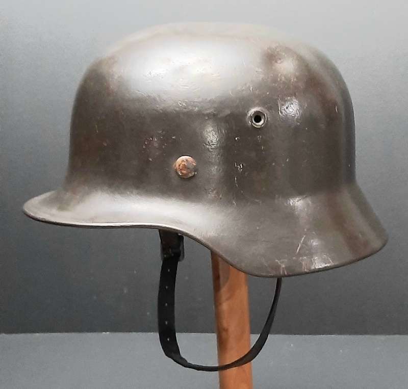 **RARE: WW2 German M40 'Polizei Div.' Steel Helmet w/ Liner & Strap (Fulda).**