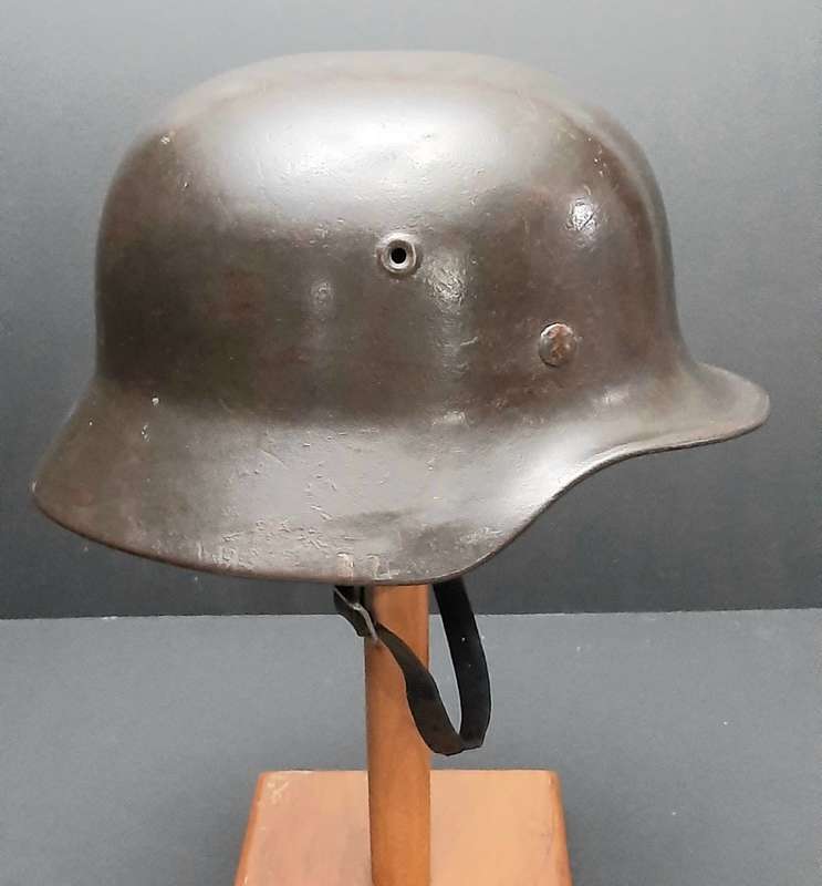**RARE: WW2 German M40 'Polizei Div.' Steel Helmet w/ Liner & Strap (Fulda).**