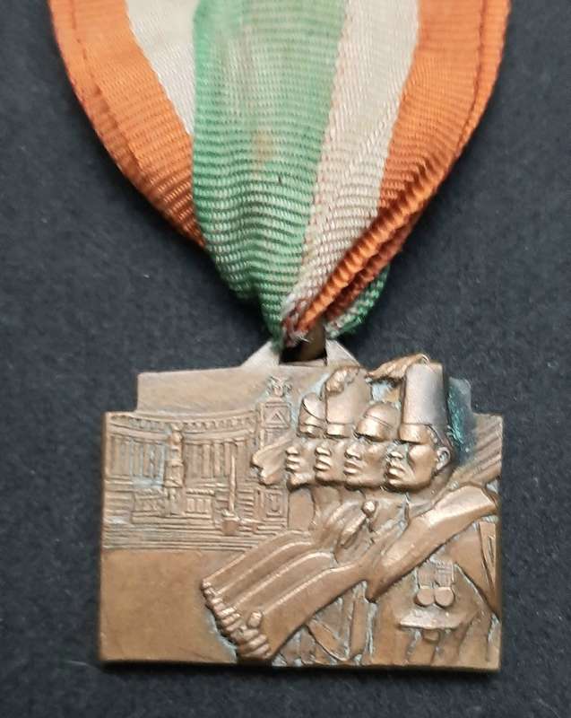 **RARE  WW2 Italian : 1937 Colonial Troops  in Rome Medal w/ Valour Device & Ribbon. **