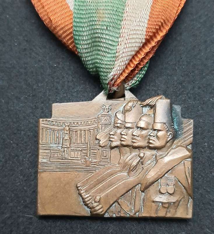 **RARE  WW2 Italian : 1937 Colonial Troops  in Rome Medal w/ Valour Device & Ribbon. **