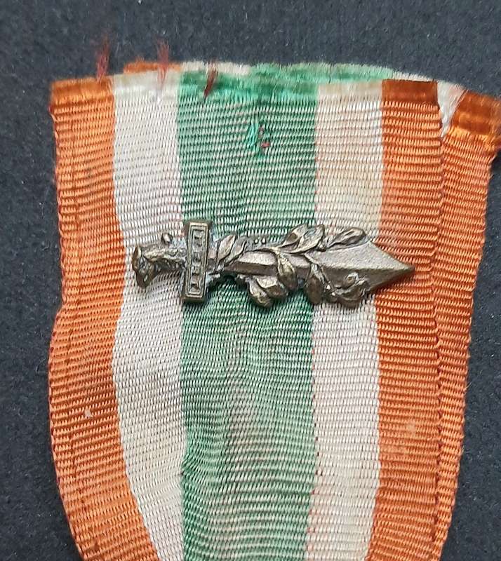 **RARE  WW2 Italian : 1937 Colonial Troops  in Rome Medal w/ Valour Device & Ribbon. **