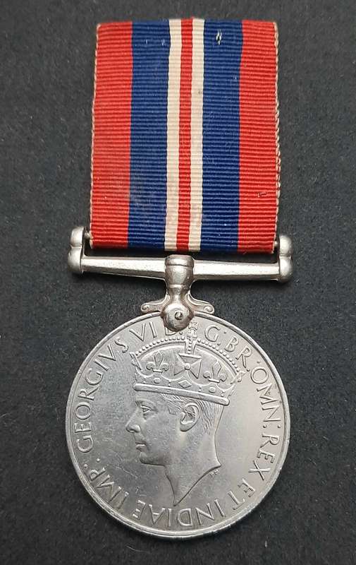 **WW2 : UDF British War Medal w/ Ribbon Full-Size (Att. Female)**