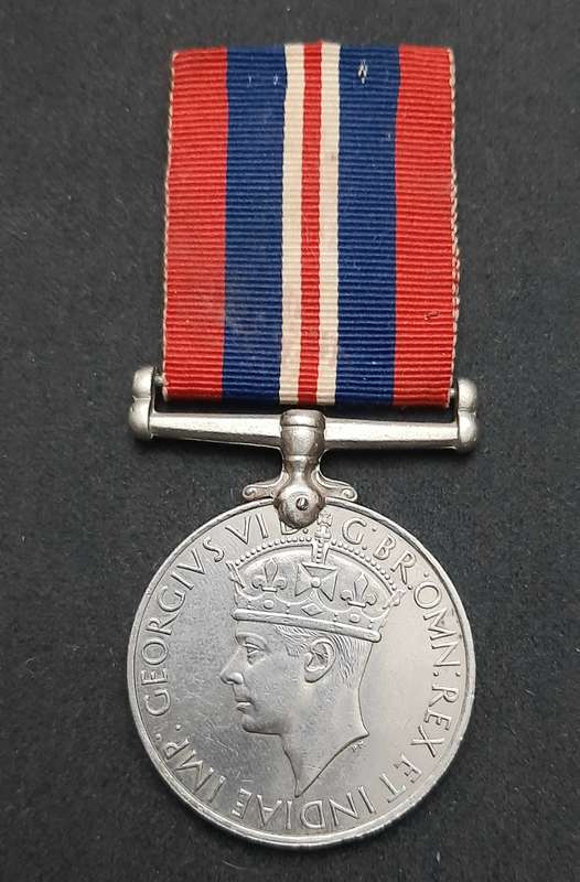 **WW2 : UDF British War Medal w/ Ribbon Full-Size (Att. Female)**