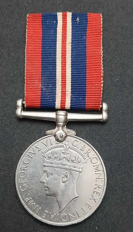 **WW2 : UDF British War Medal w/ Ribbon Full-Size (Att. Female)**
