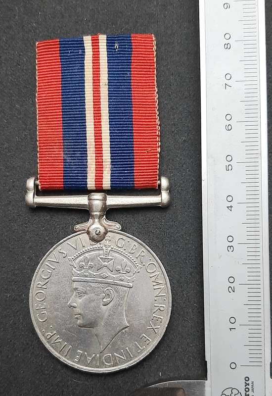 **WW2 : UDF British War Medal w/ Ribbon Full-Size (Att. Female)**