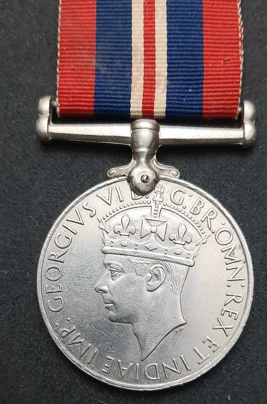 **WW2 : UDF British War Medal w/ Ribbon Full-Size (Att. Female)**