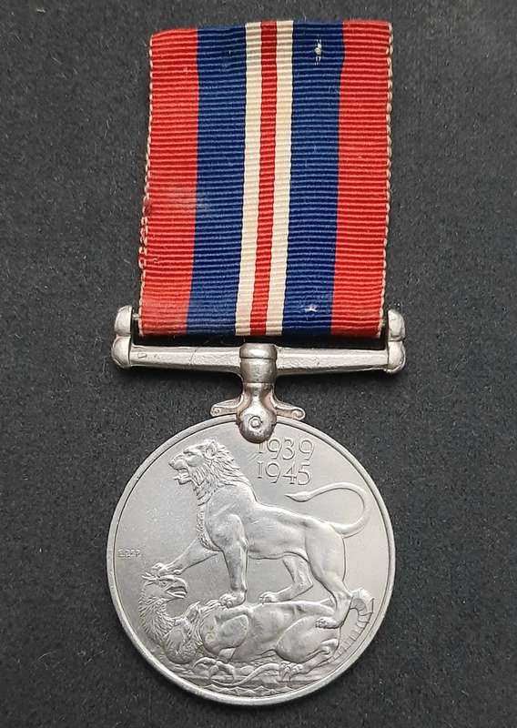 **WW2 : UDF British War Medal w/ Ribbon Full-Size (Att. Female)**